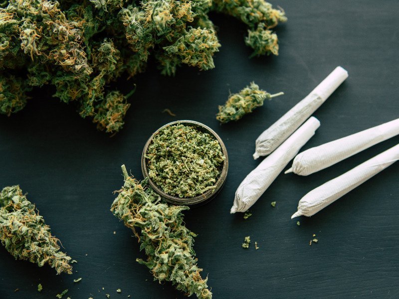 Cannabisblüten und Joints- Cannabisarzneien