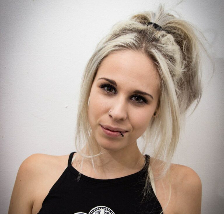 Dabbing Queen Vibes: Ein Interview mit Nelly Cannabless