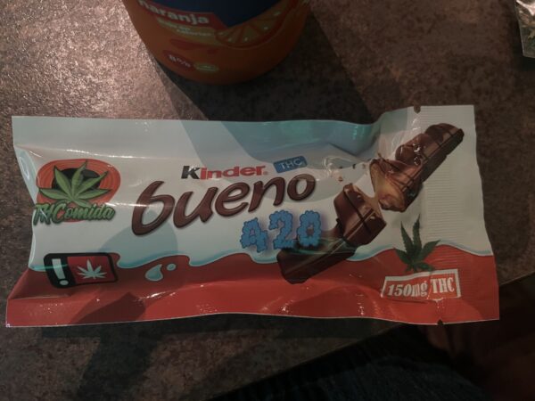 Kinder Bueno Edible