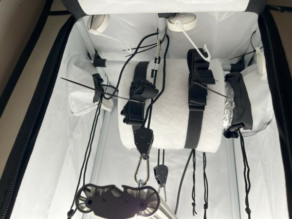 Die aufgebaute Grow Box von innen. 