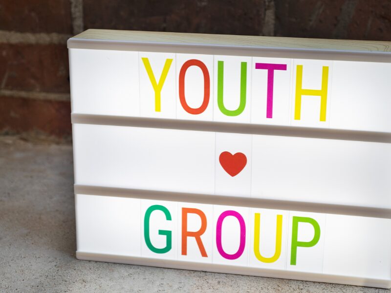 Kinder - und Jugendschutz im CanG. nicht ausreichend ausgearbeitet? Ein Schild mit Youth