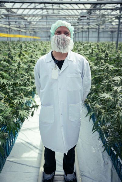 Jan Wegner in einer der Anlagen von Four20 Pharma. 