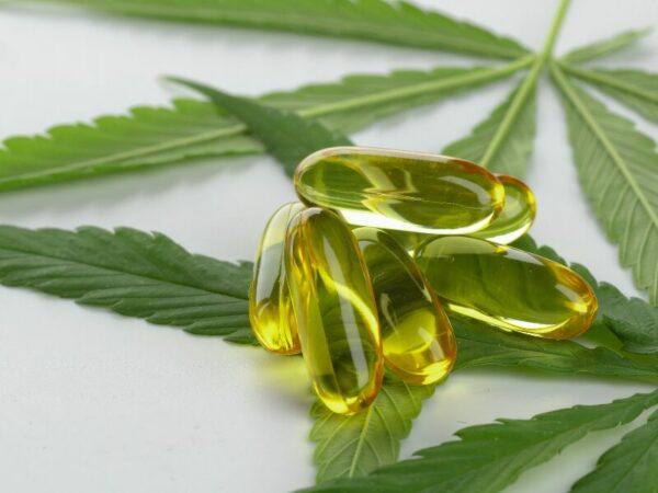 Cannabisblätter mit Kapseln 