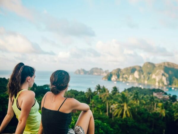 Zwei Frauen in Thailand
