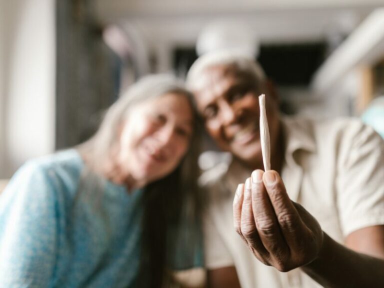 Cannabis im Alter: neue Lebensfreude und Schmerzfreiheit