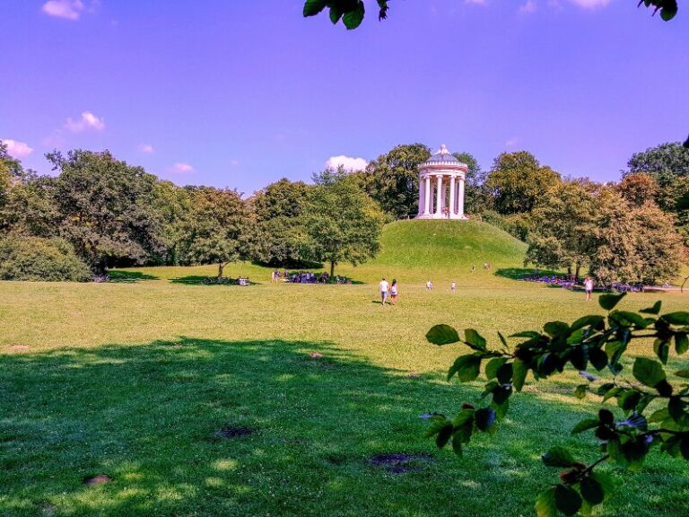 Klage gewonnen: Kiffen im Englischen Garten ab jetzt erlaubt!