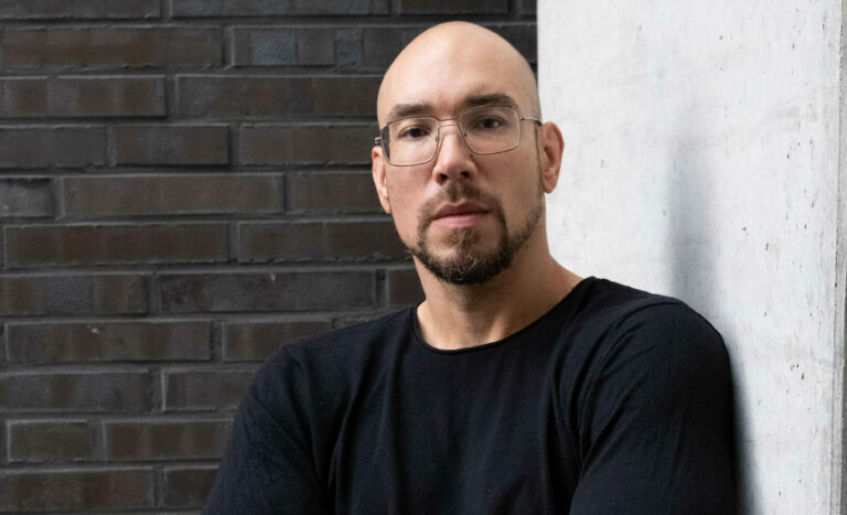 Gefährliches Ego – Maximilian Pollux über Narzissmus, Trauma und die Folgen der Prohibition